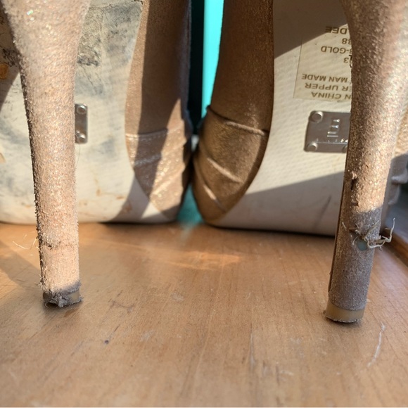 Bakers Goldee gold shimmer leather knot peep toe pumps - Picture 6 of 7